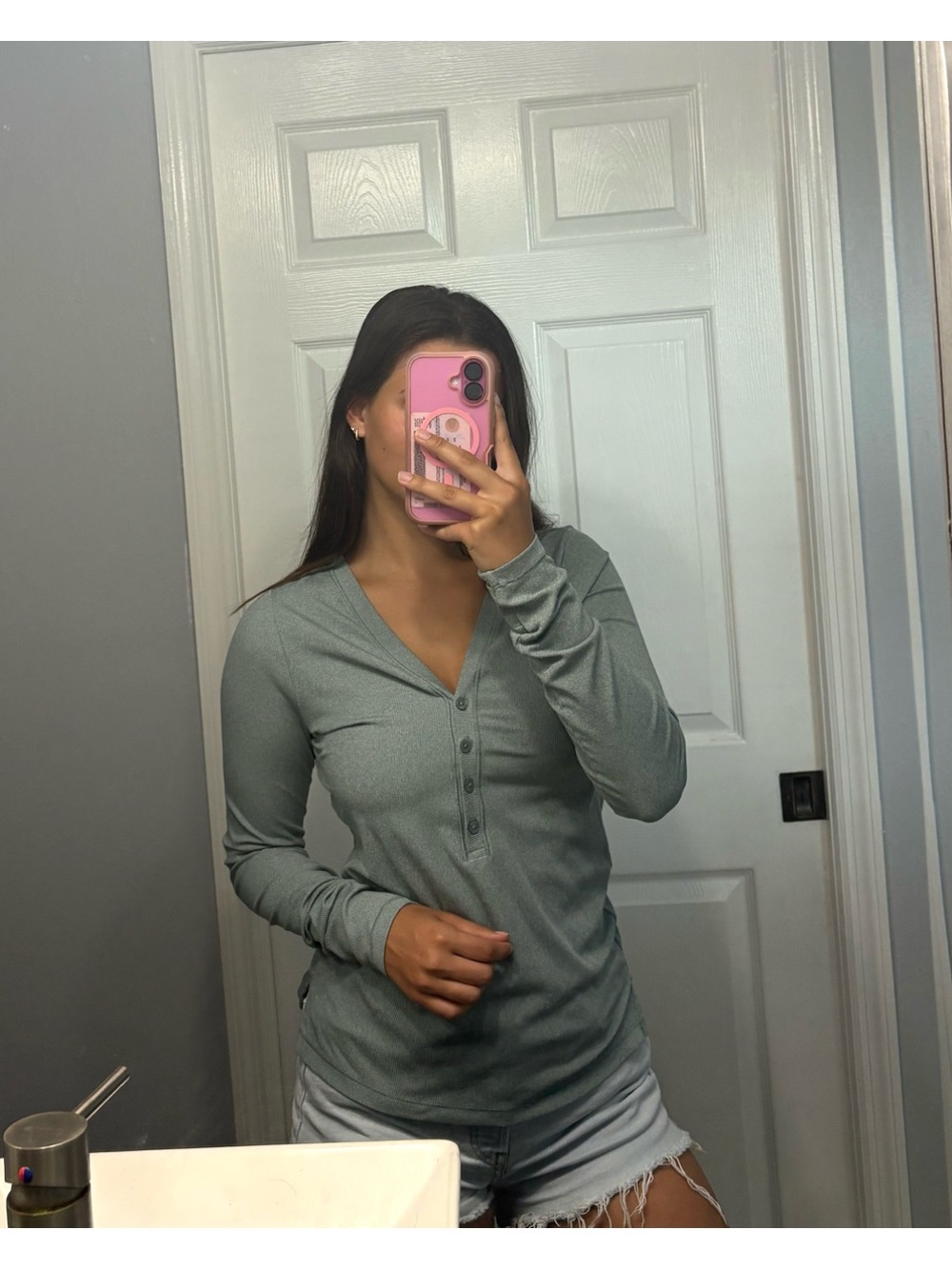 Athleta S Ribbed V-Neck Henley Top in Sage